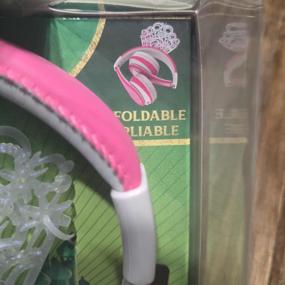 Wicked Glinda Pink and White Wireless Headphones Microphone Rechargable Kids New - Picture 8 of 9